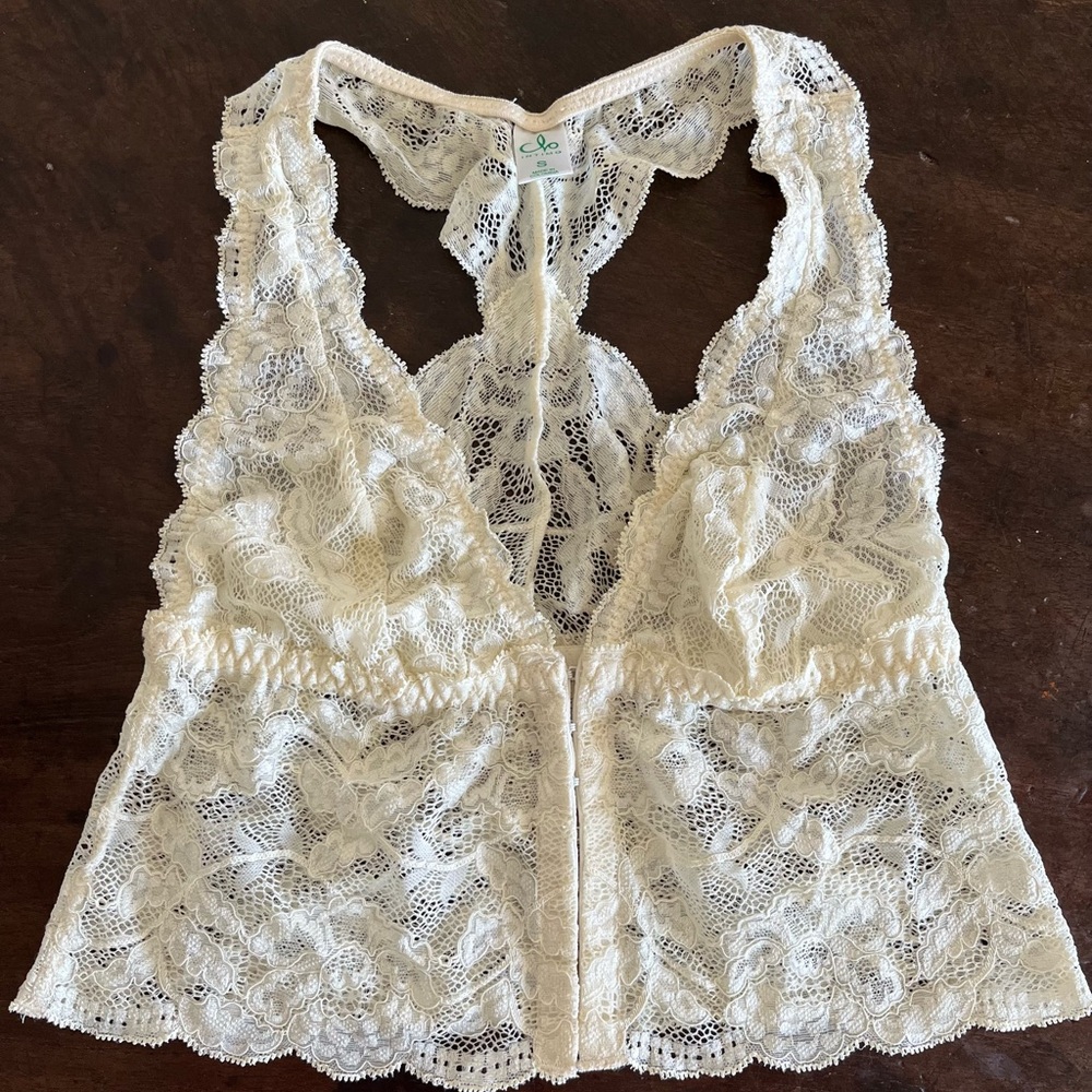 Lace Sleeveless Top / Bra in white